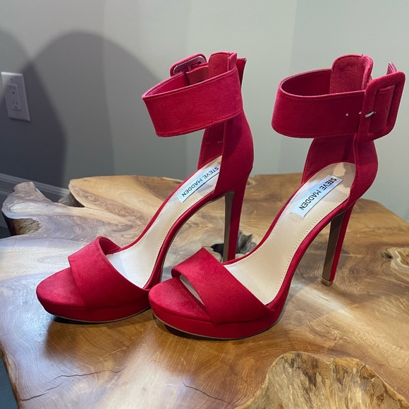 Lady in Red!  Appropriate for any fun summer occasion!! Prom! Wedding! Hot date! - Picture 2 of 7